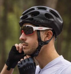 Catlike Kilauea Allround Road Helmet -Ski Equipment Kilauea Black Action