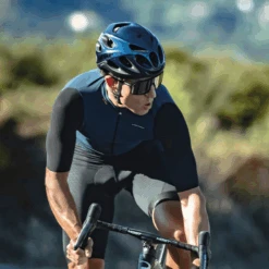 Catlike Vento Aero Comp Road Helmet -Ski Equipment Vento Satin Action